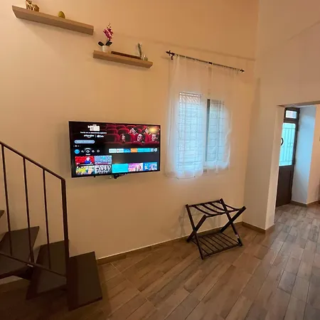 Alberto's Place Apartment