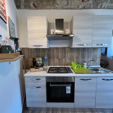 Alberto's Place Apartment
